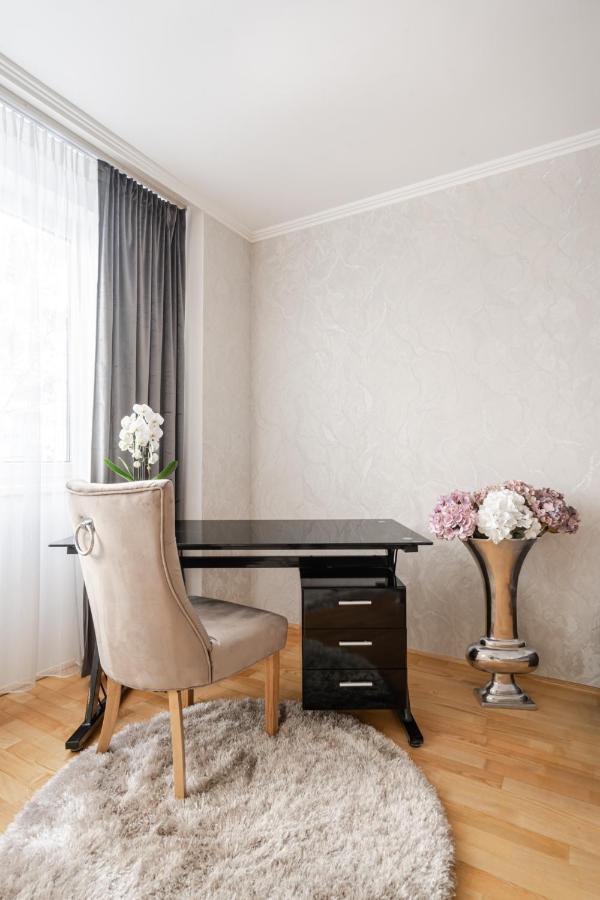 Beautiful Three Bedrooms Apartment With Free Parking Close To The Danube Coast Budapeşte Dış mekan fotoğraf
